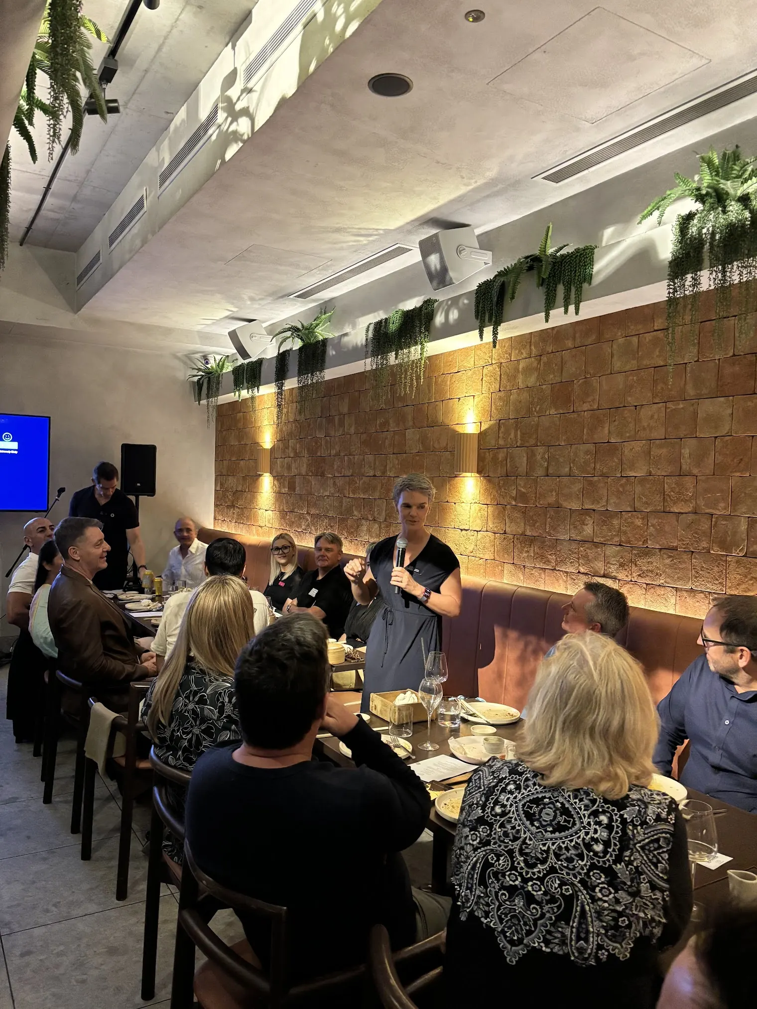 Ivanka Menken speaking to a room of founders over dinner
